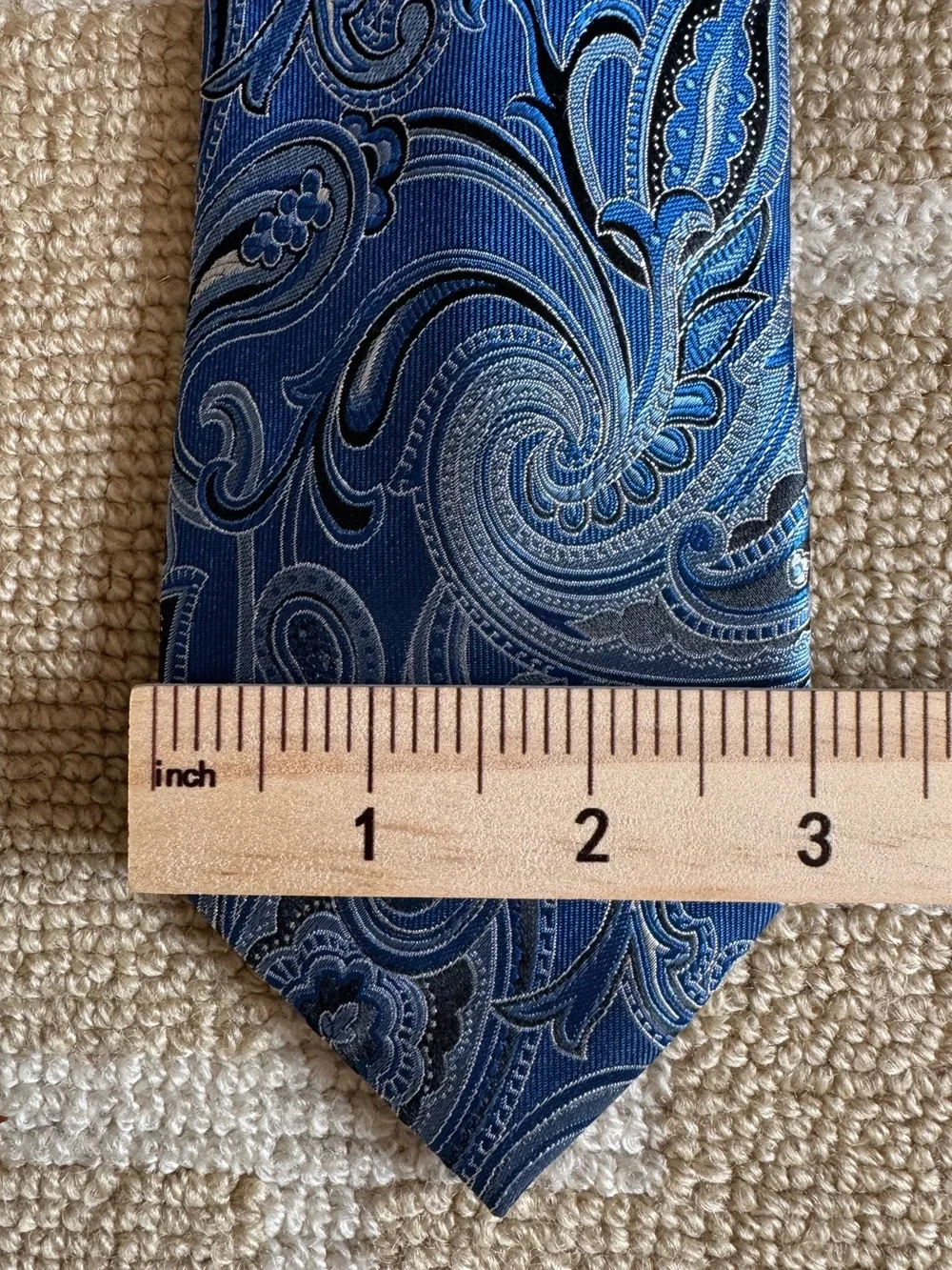 Geoffrey Beene 100% Silk Tie Blue Paisley Necktie Preppy Office Wedding